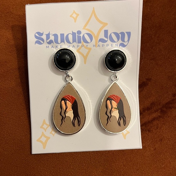 Studio Joy Lady Silhouette pierced earrings - Picture 4 of 6